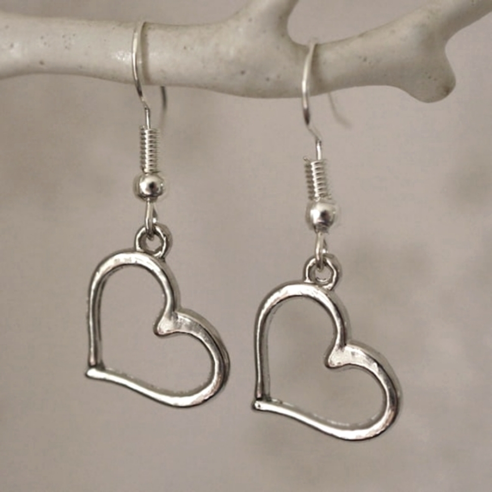 Elegant Silver Heart Earrings charm dangle drop ear lobe